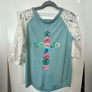 NWT Southern Grace Lace Sleeve Tshirt 
Size Small